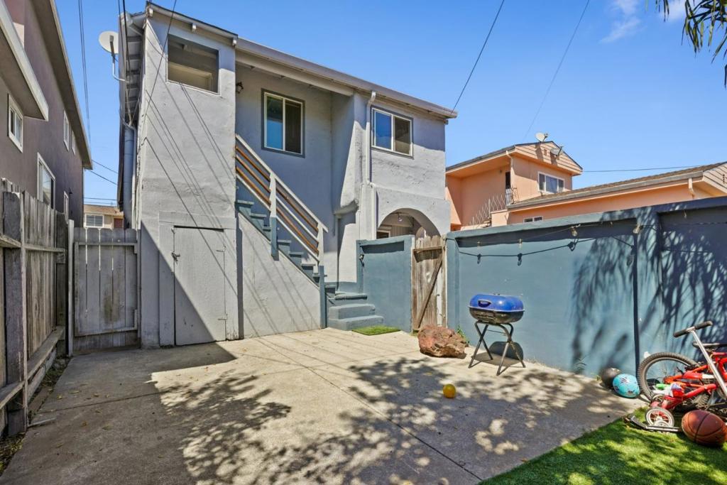 120 Gardiner Avenue Property Photo 2