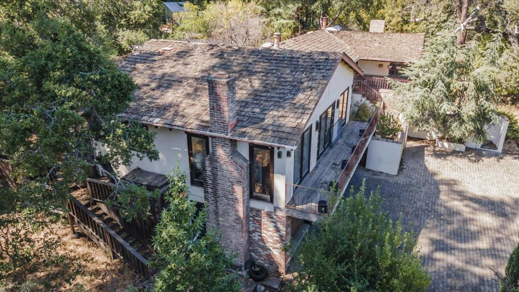 11090 Mora Drive Property Photo 8
