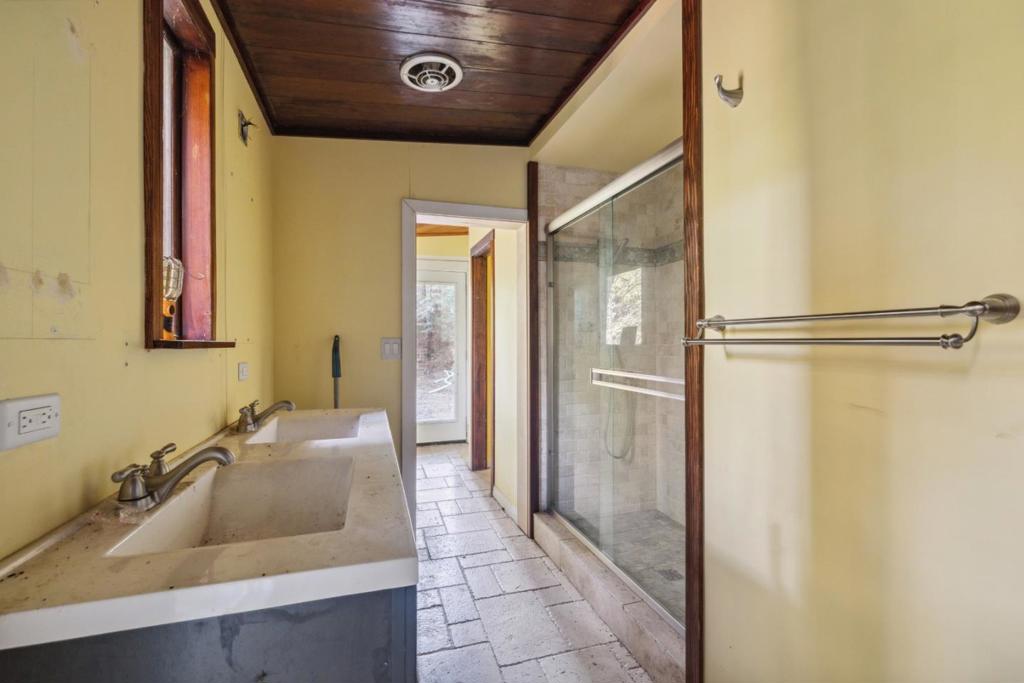 24140 Schulties Road Property Photo 3