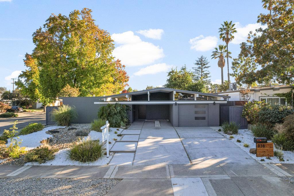 838 Devonshire Way Property Photo 1