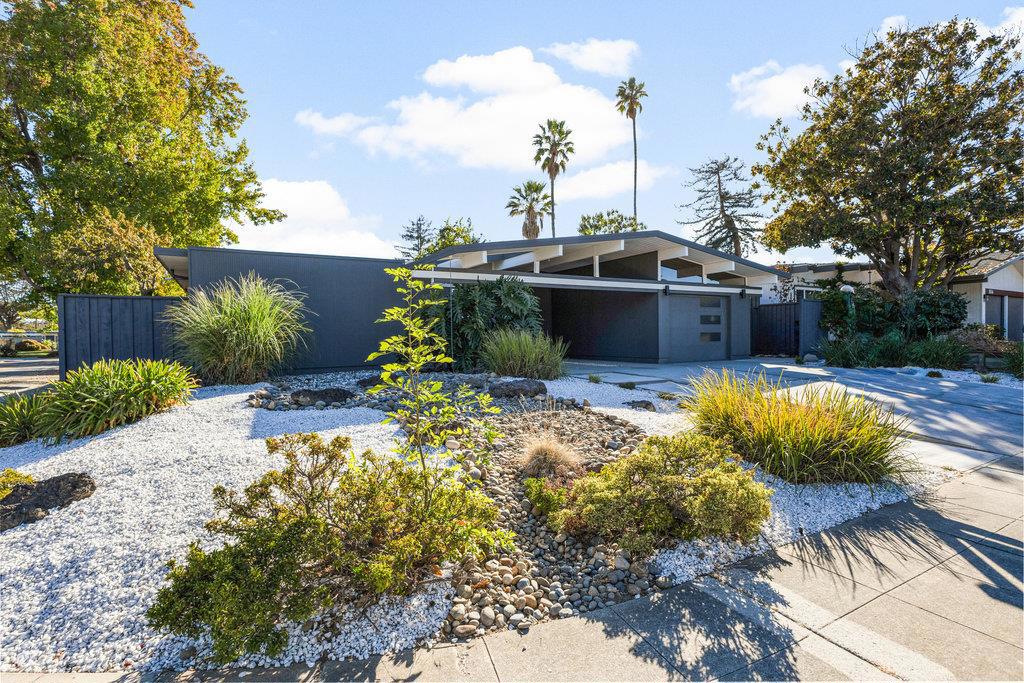 838 Devonshire Way Property Photo 2