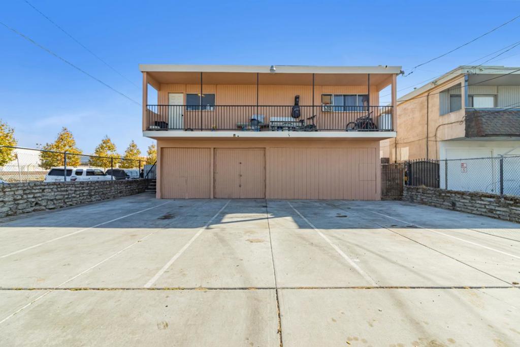 748 Clara Street Property Photo 1
