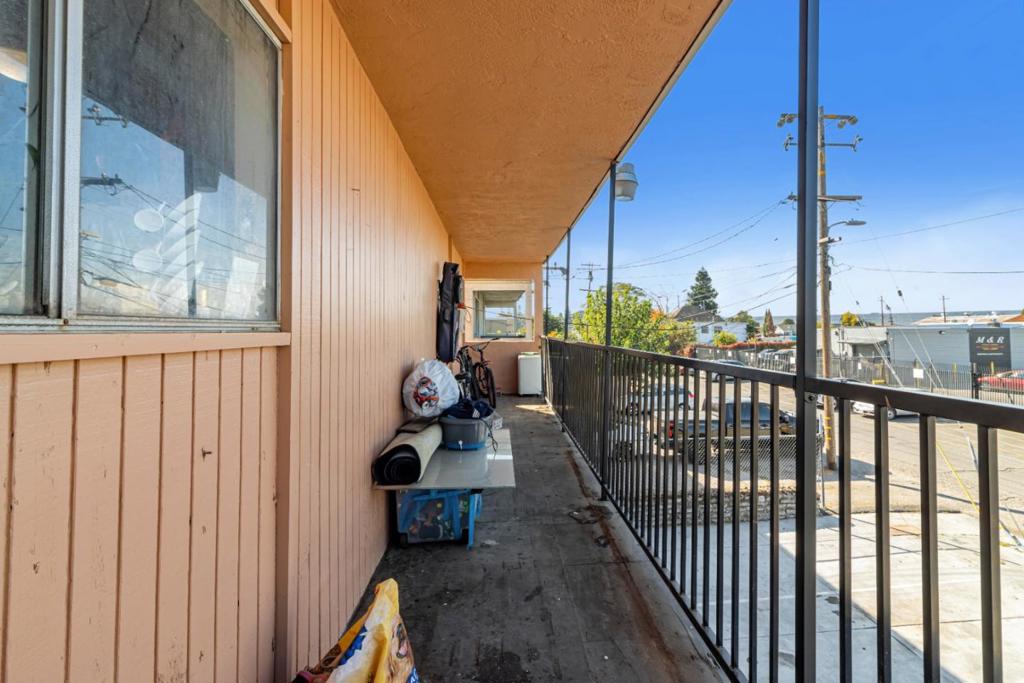 748 Clara Street Property Photo 4