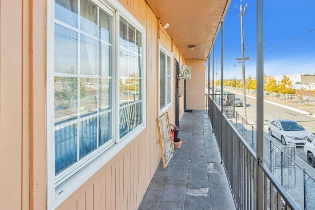 748 Clara Street Property Photo 6