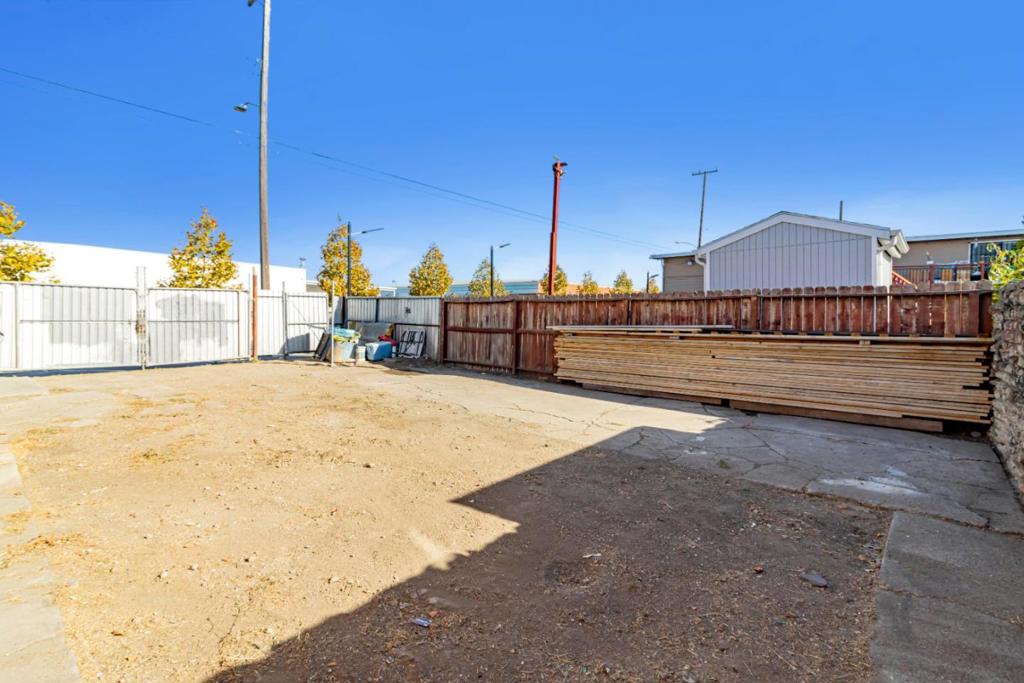 748 Clara Street Property Photo 10