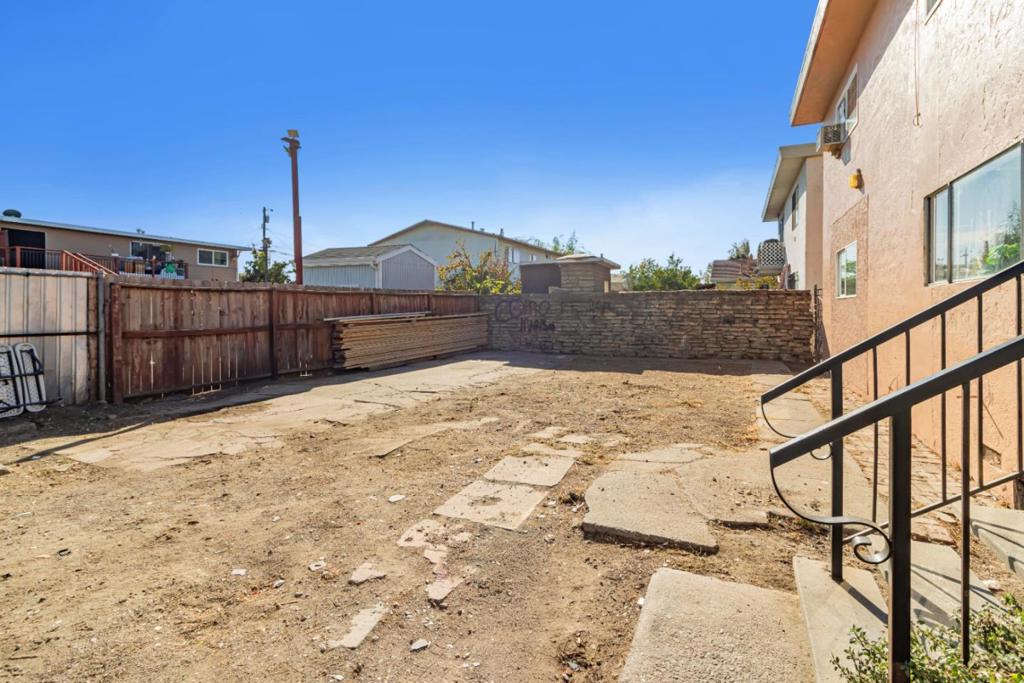 748 Clara Street Property Photo 11