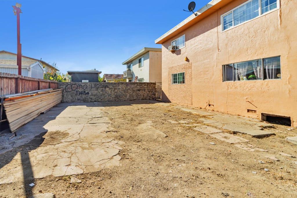748 Clara Street Property Photo 12