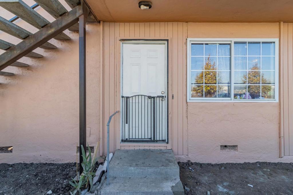 748 Clara Street Property Photo 13