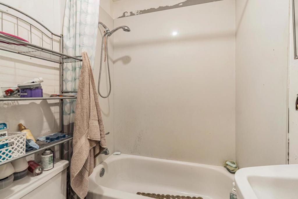 748 Clara Street Property Photo 29