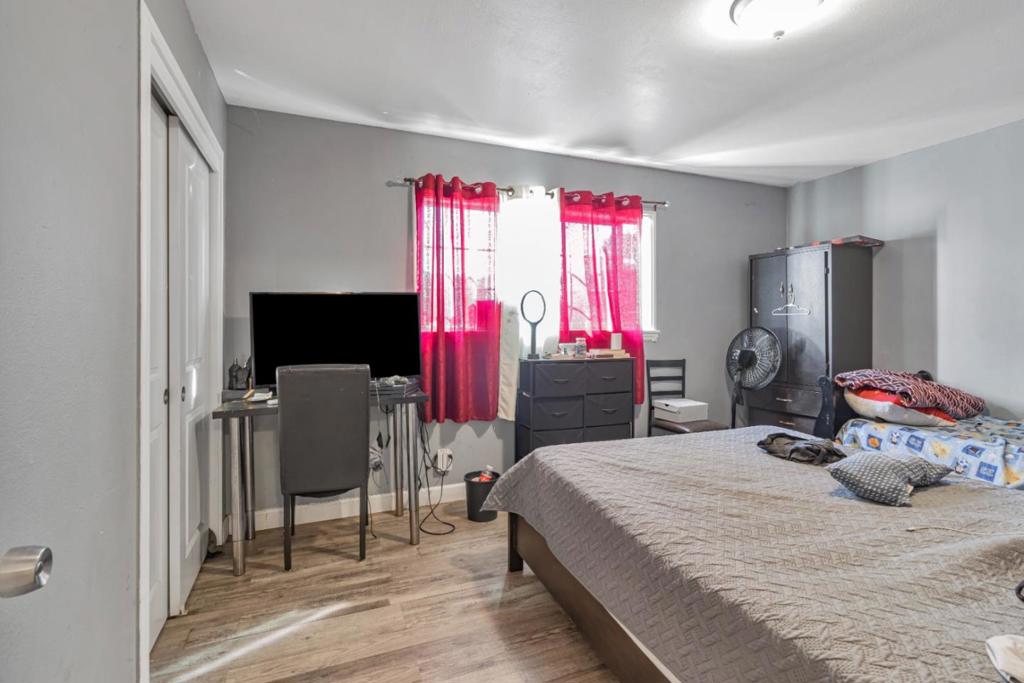 748 Clara Street Property Photo 46