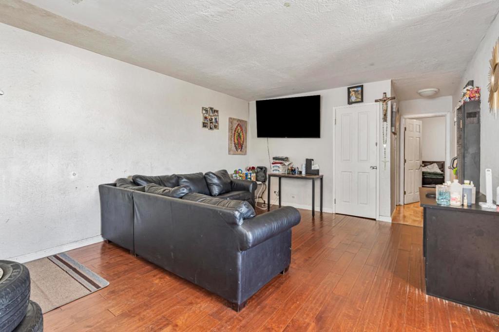 748 Clara Street Property Photo 55