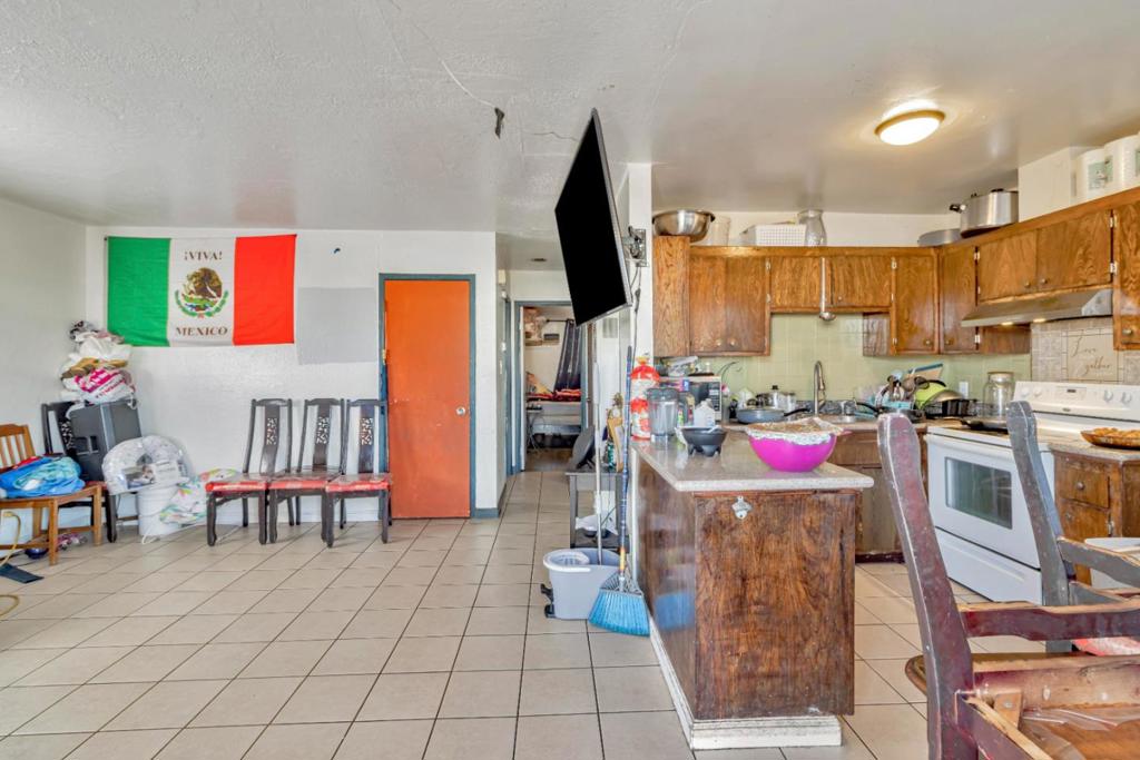 748 Clara Street Property Photo 65