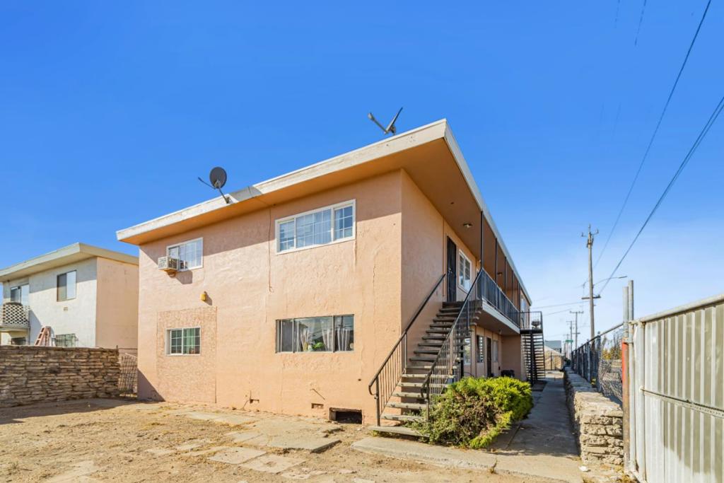 748 Clara Street Property Photo 81