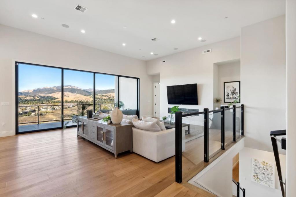 6246 Massara Street Property Photo 4