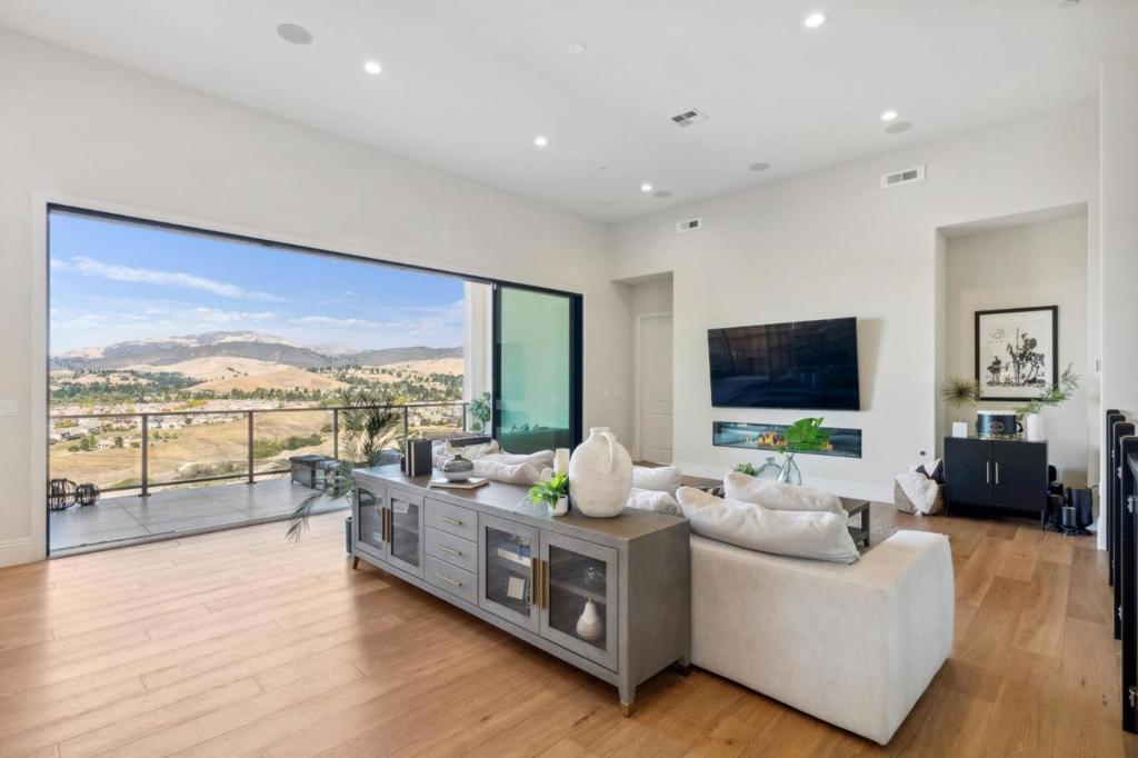 6246 Massara Street Property Photo 5