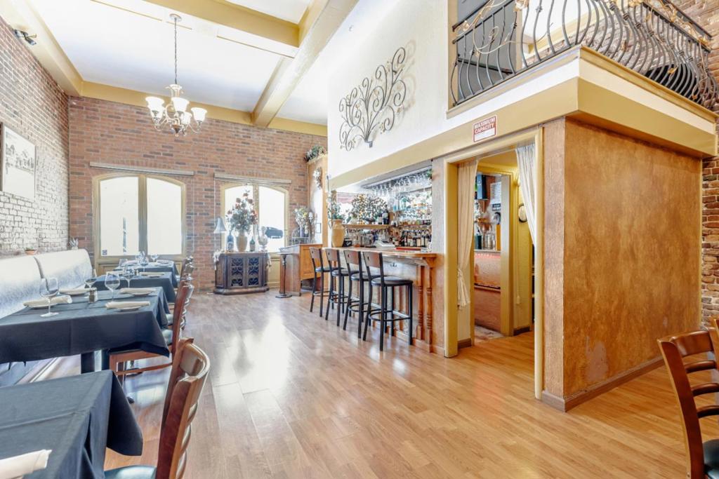 627 627 Main Street Property Photo 5