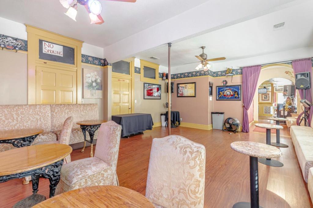627 627 Main Street Property Photo 12