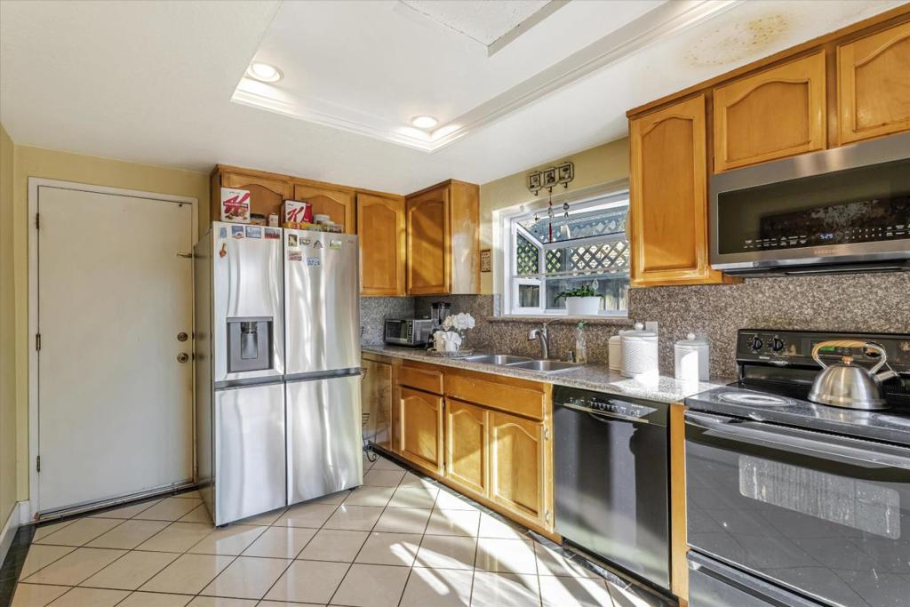 1054 Minoru Drive Property Photo 8