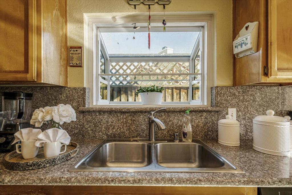1054 Minoru Drive Property Photo 11