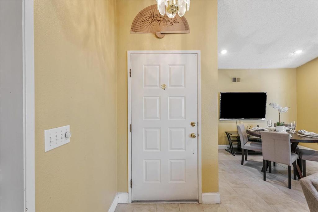 1054 Minoru Drive Property Photo 14