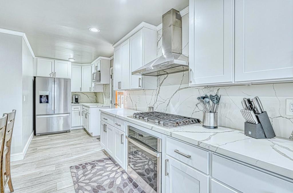 7550 Sandholdt Road Property Photo 4