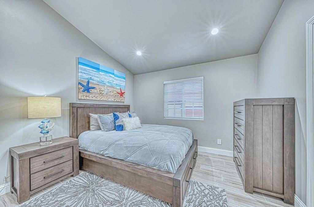 7550 Sandholdt Road Property Photo 12