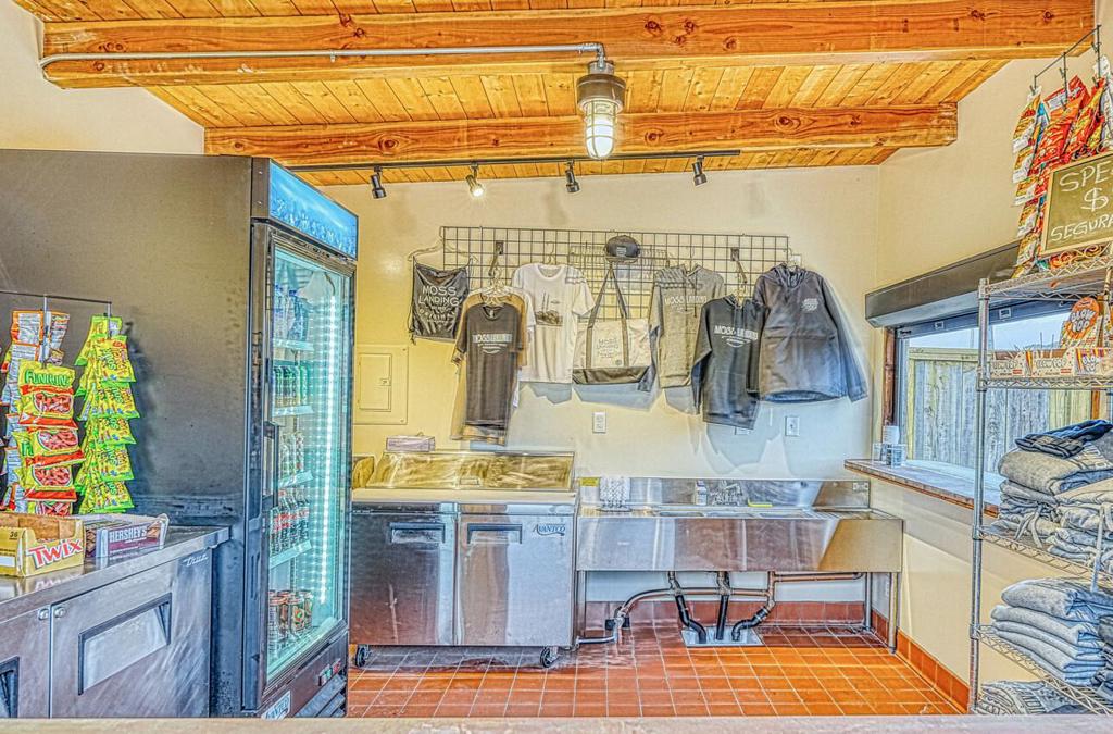 7550 Sandholdt Road Property Photo 27