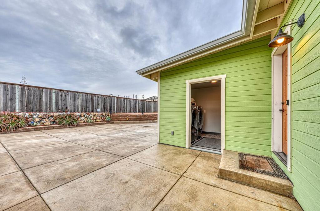 7550 Sandholdt Road Property Photo 30