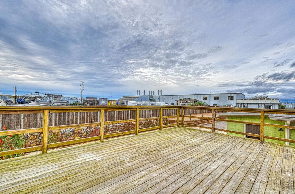 7550 Sandholdt Road Property Photo 47