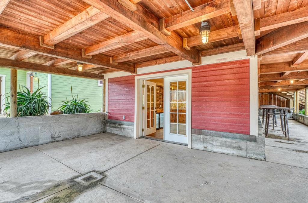 7550 Sandholdt Road Property Photo 52
