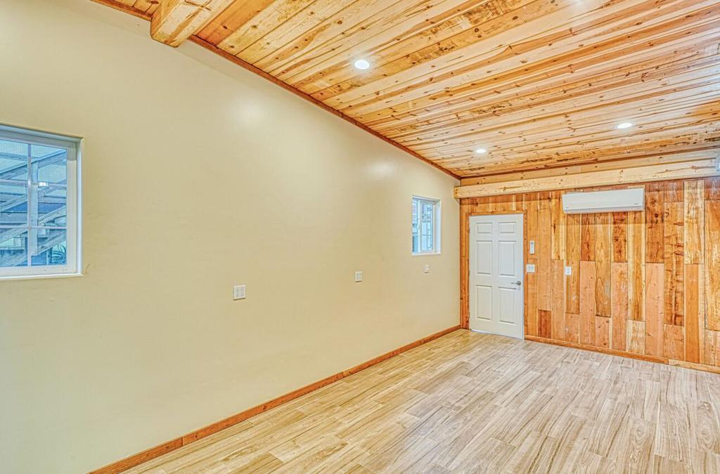 7550 Sandholdt Road Property Photo 64
