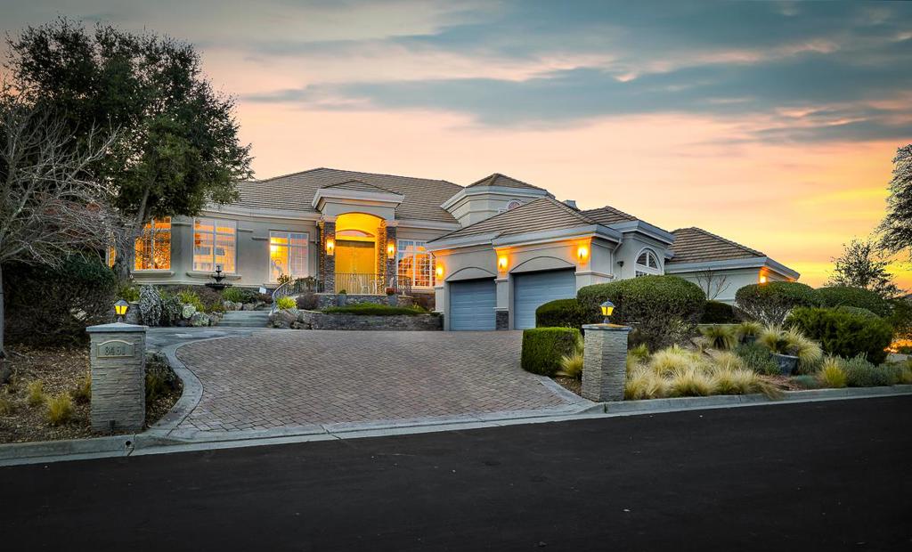 8451 Goldenrod Circle Property Photo 1