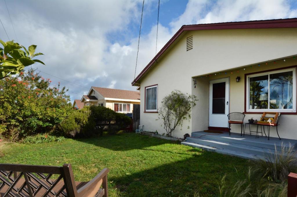 1168 Waring 2 Property Photo 1