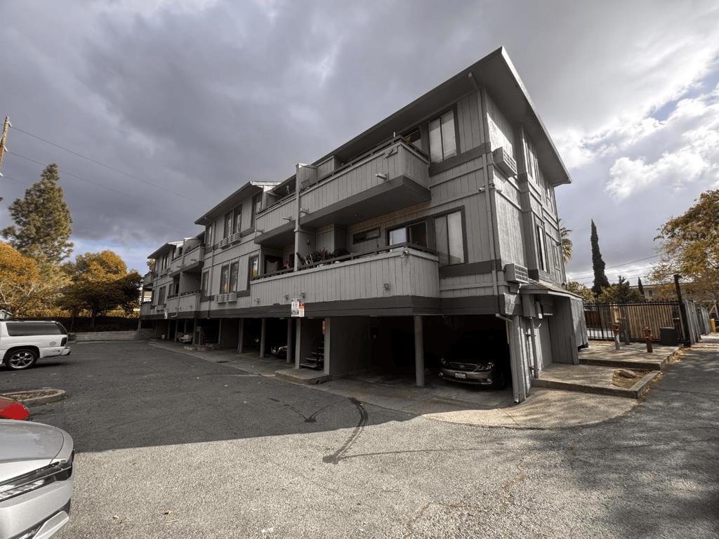 2065 Riley Court Property Photo 1