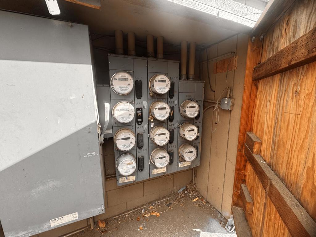 2065 Riley Court Property Photo 2