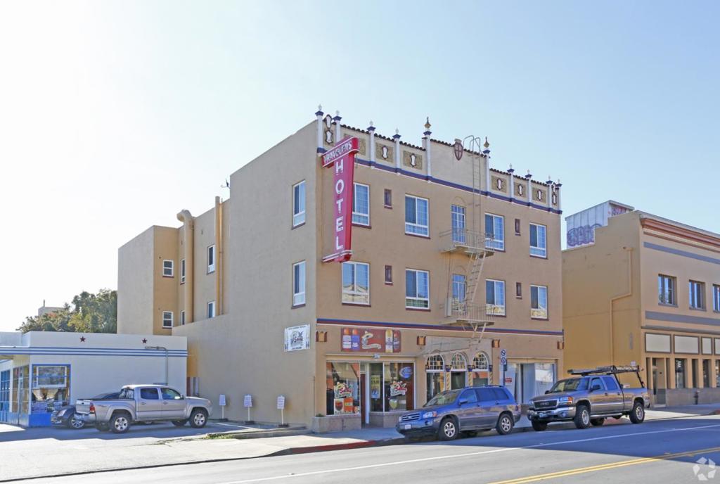 16 E Gabilan Street Property Photo 1