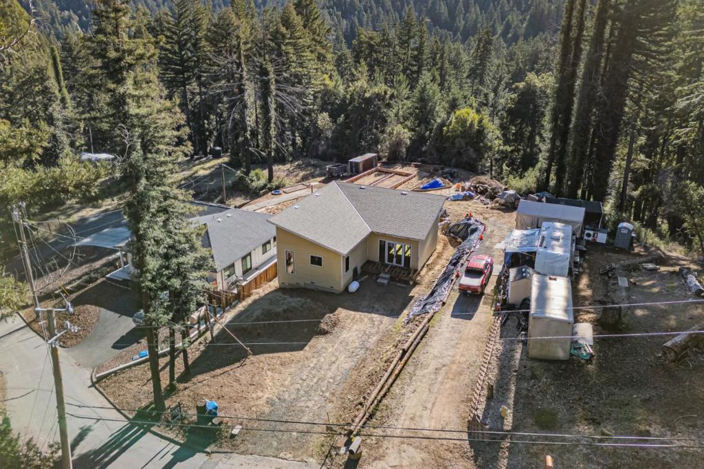 701 Pinecrest Drive Property Photo 3