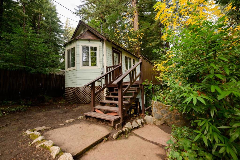 214 Teilh Drive Property Photo 2