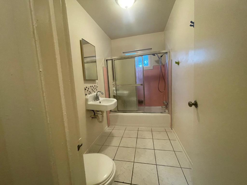 727 E Duane Avenue Property Photo 6