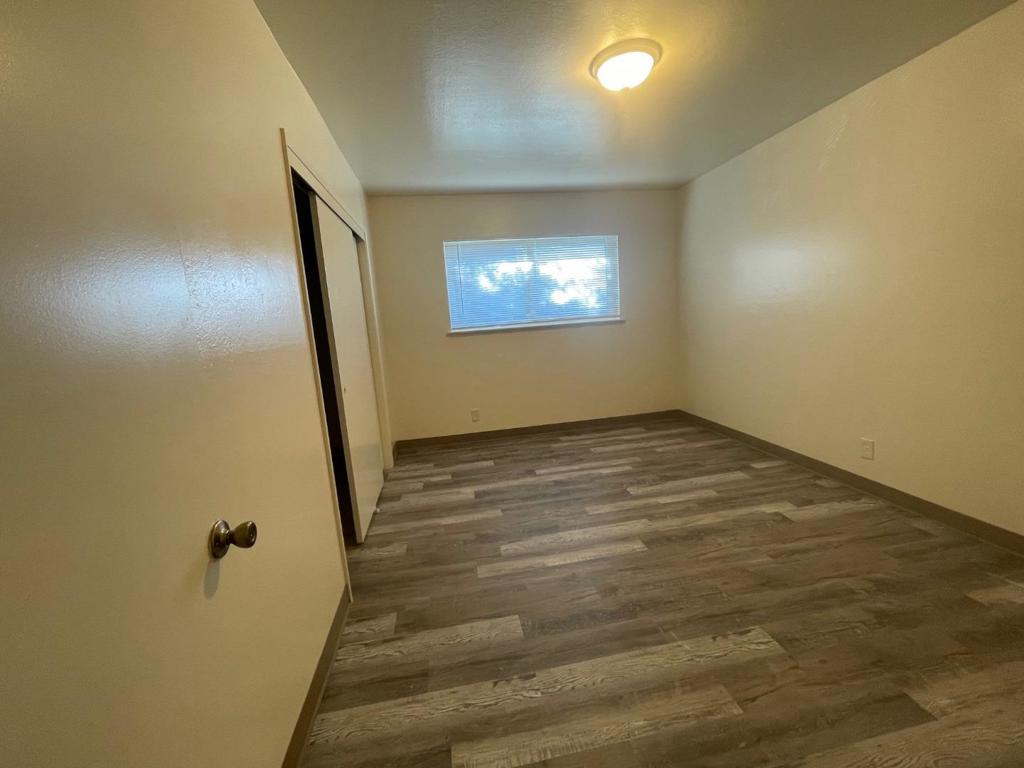 727 E Duane Avenue Property Photo 8