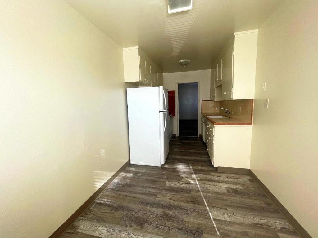 727 E Duane Avenue Property Photo 14