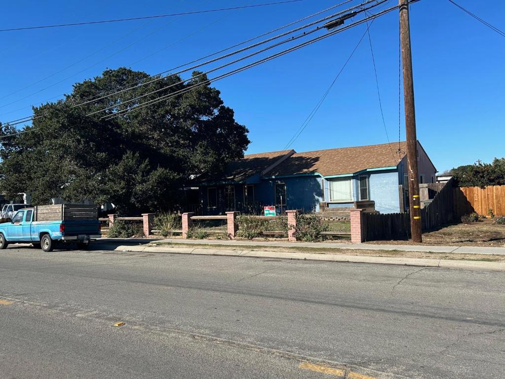 708 Oak Avenue Property Photo