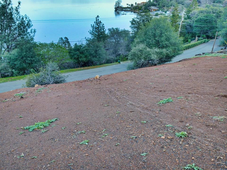3223 S Lake Drive Property Photo 4