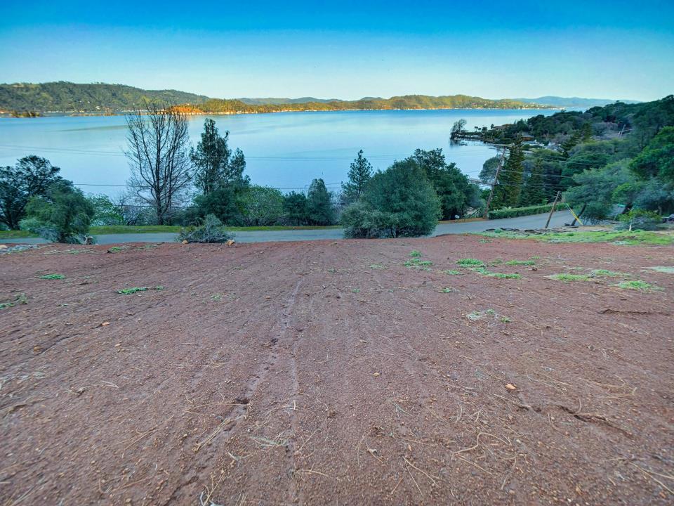 3223 S Lake Drive Property Photo 15