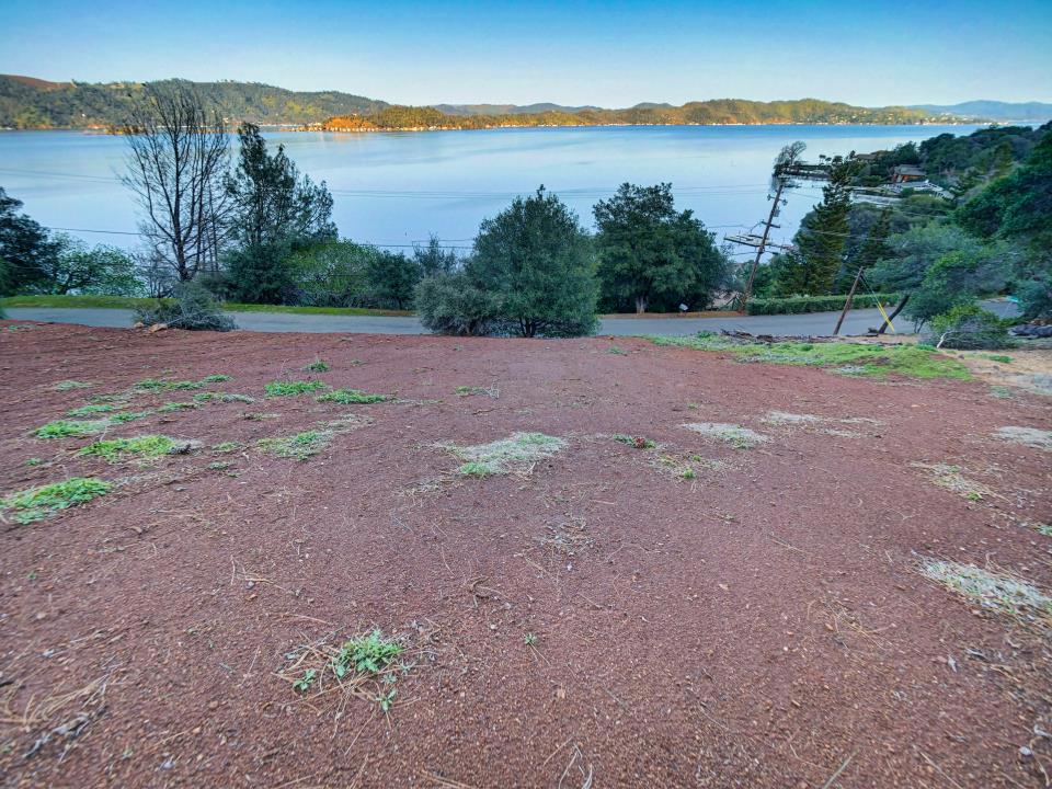 3223 S Lake Drive Property Photo 27