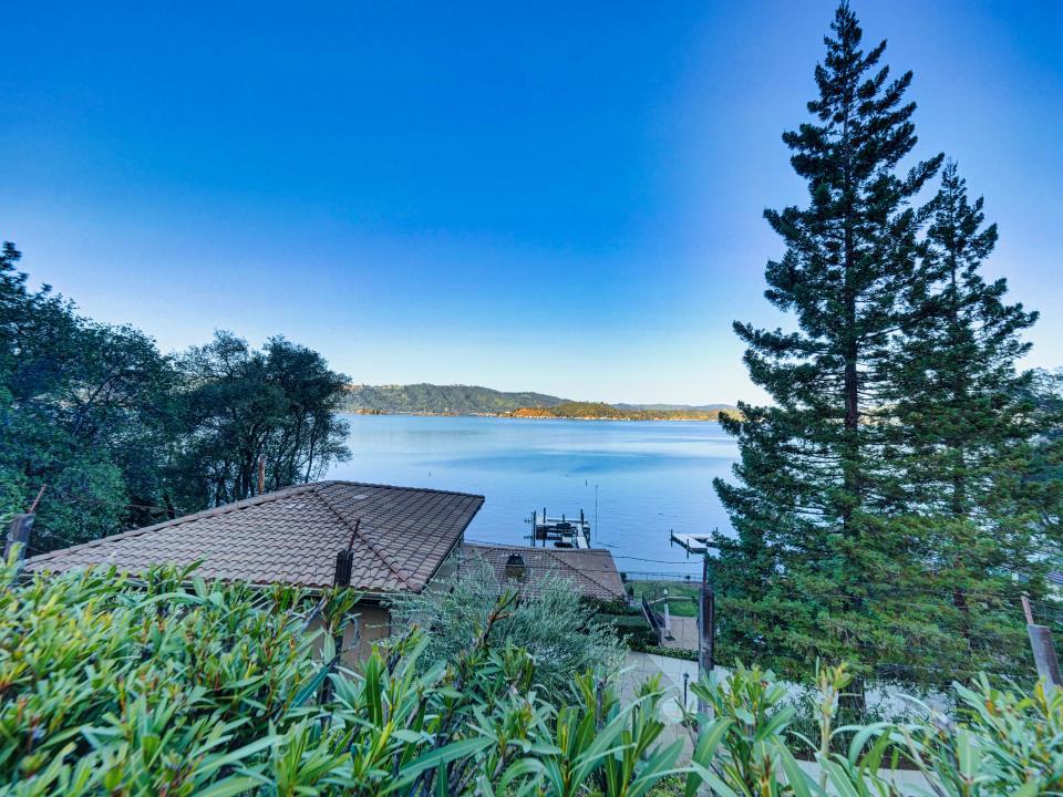 3223 S Lake Drive Property Photo 36