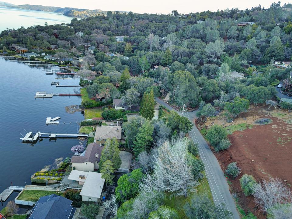 3223 S Lake Drive Property Photo 44