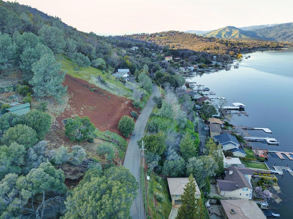 3223 S Lake Drive Property Photo 46