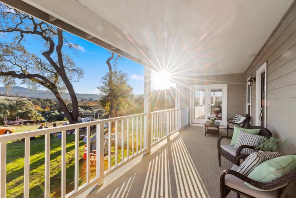 10730 Foothill Road Property Photo 3