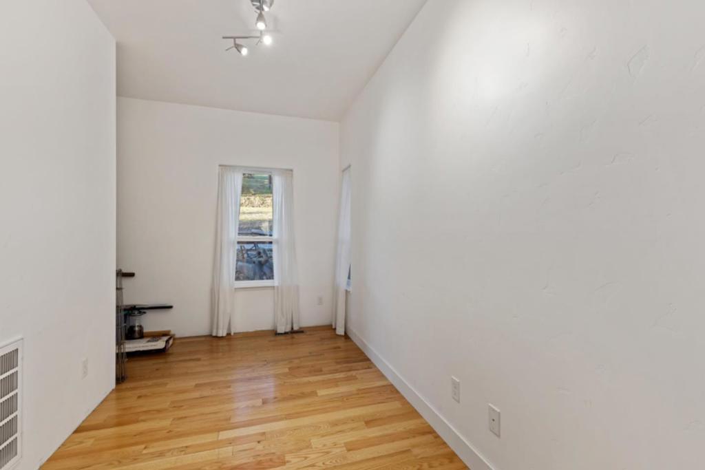 10730 Foothill Road Property Photo 14